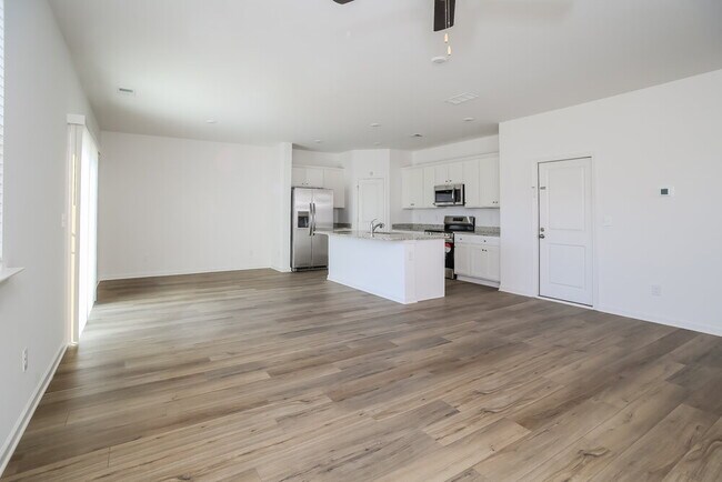 Photo - 112 Red Maple Wy