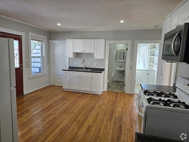 Building Photo - 62 Hartford St Unit 2 Rental