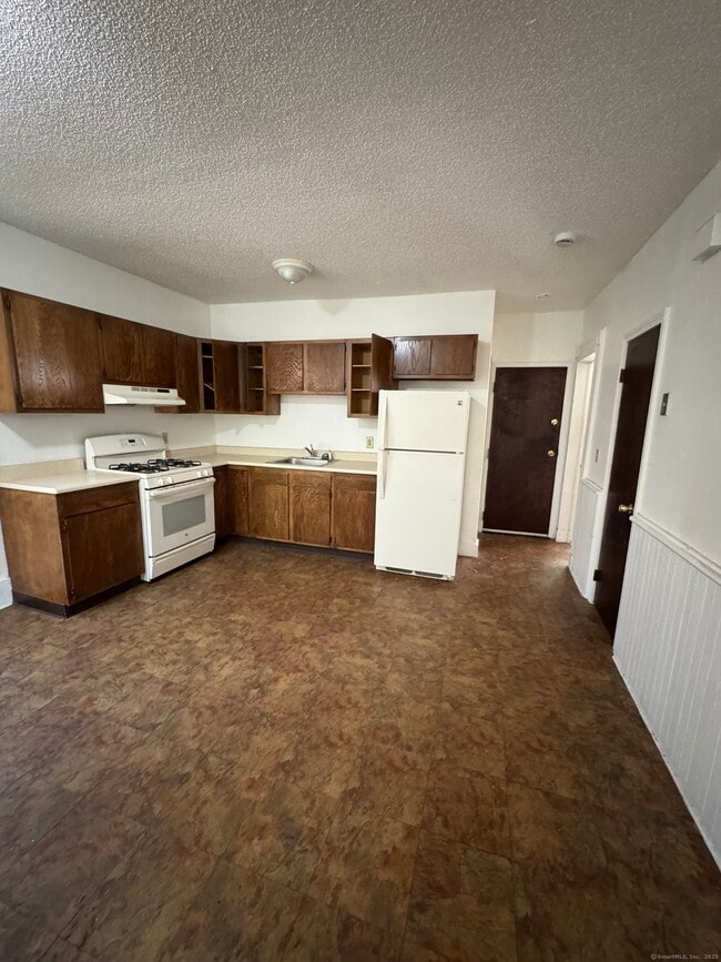 Building Photo - 55 Pond St Unit 1