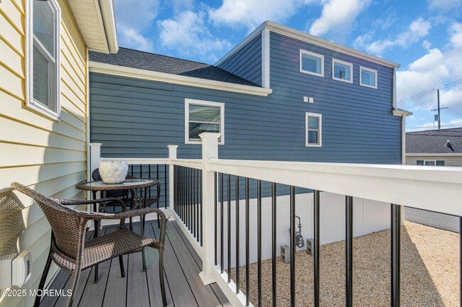 Photo - 101 W Cove Way