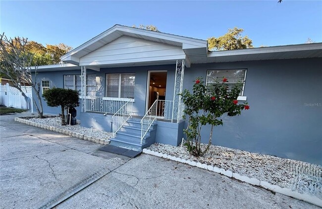 Photo - 748 Parkview Pl