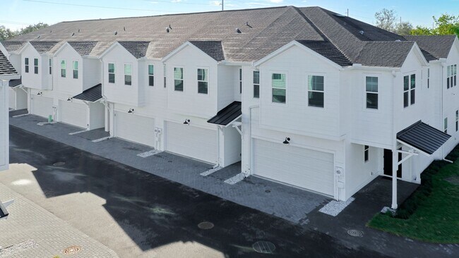 Building Photo - Malena Park - Brand New Townhouse Availabl...