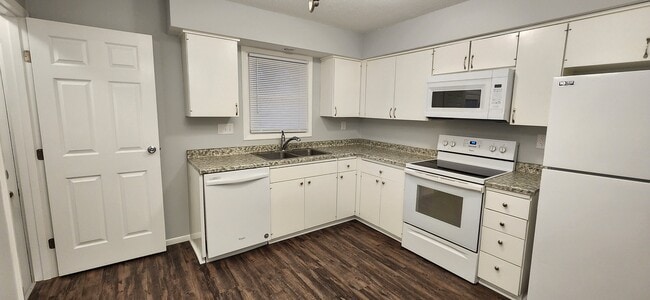 Kitchen - 841 S 32nd St Unit 841
