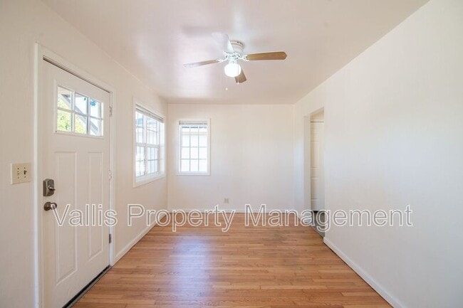 Photo - 526 19th St NE