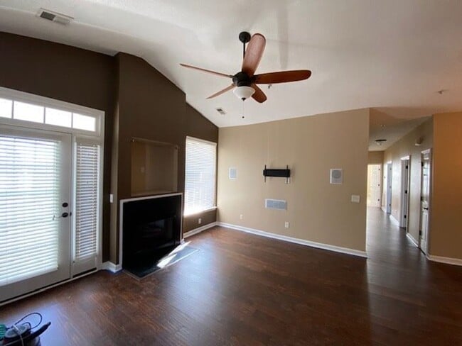 Photo - Condo / Burlington