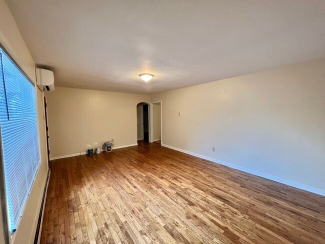 Photo - b931-935 Unit b935
