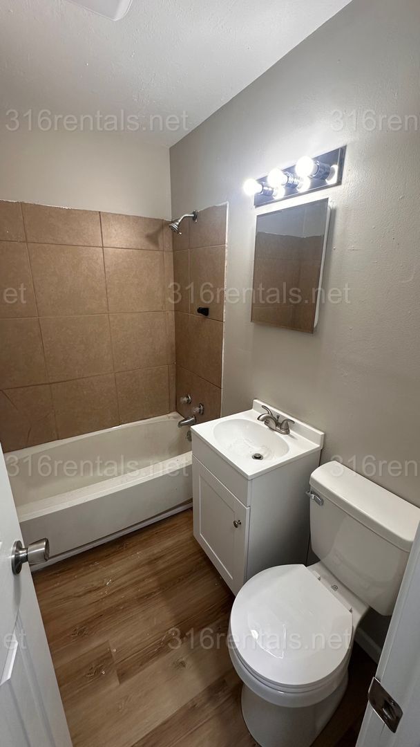 Photo - $1150- 3 bed 1 bath - Single Family Home with a fenced back yard!