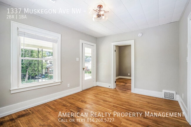Photo - 1337 Muskegon Ave NW Unidad 2
