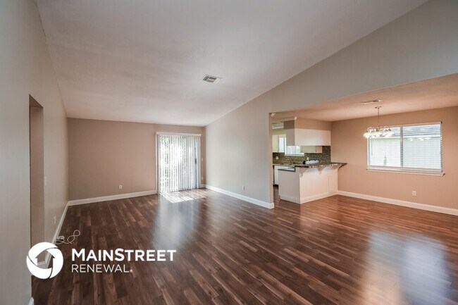 Photo - 10927 Horse Track Dr E