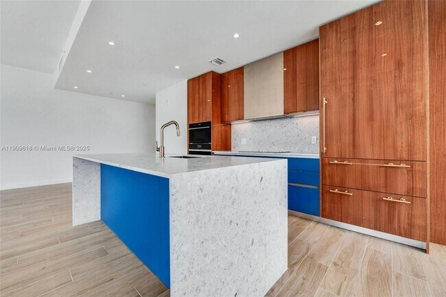 Photo - 2678 Tigertail Ave Unidad 1501