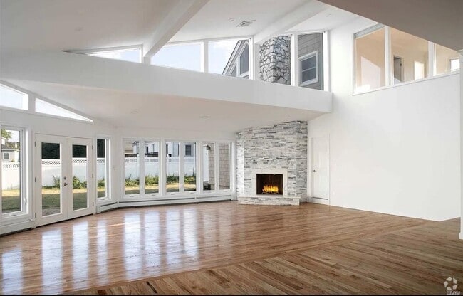Building Photo - 4488 Merrick Rd Rental