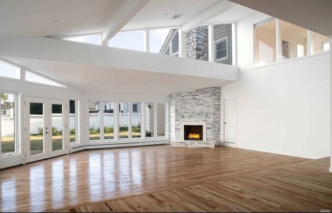 Building Photo - 4488 Merrick Rd Rental