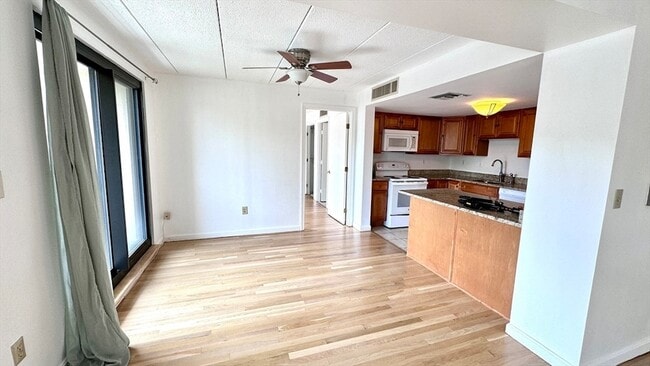 Photo - 85 Brainerd Rd Unidad 404