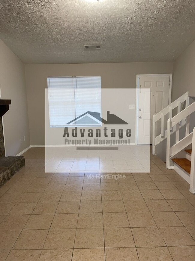 Photo - 944 Brandon Hill Way