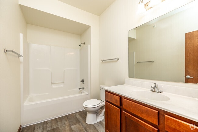 2BR, 1BA - 949 SF