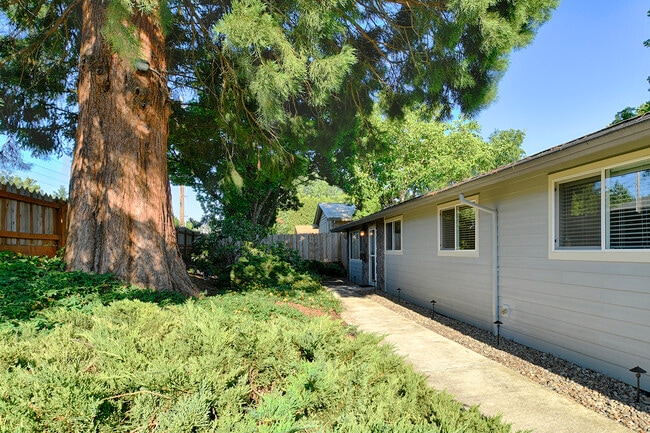 Photo - 6 SE 136th Ave