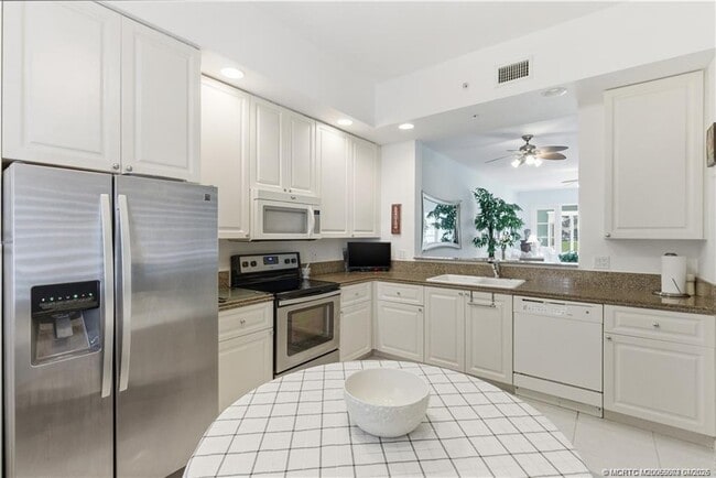 Photo - 1 Harbour Isle Dr E Unit 104