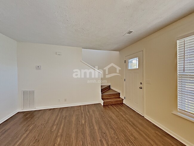 Photo - 511 Whitewater Ln