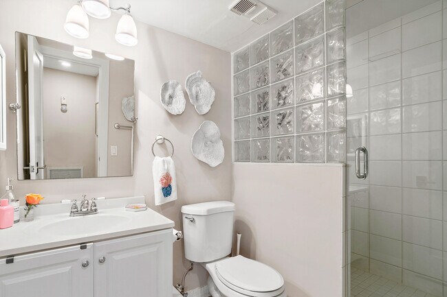 Photo - 2805 SW 22nd Ave Unit 104