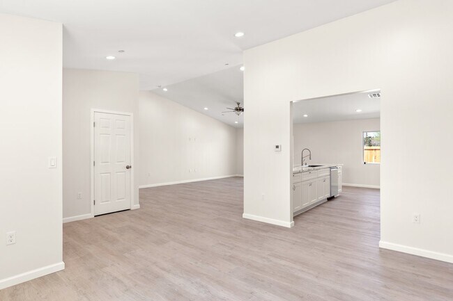 Photo - 21471 Reed Pl