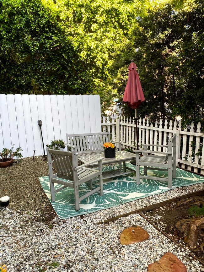 Building Photo - 7602 Lexington Ave Unit 12