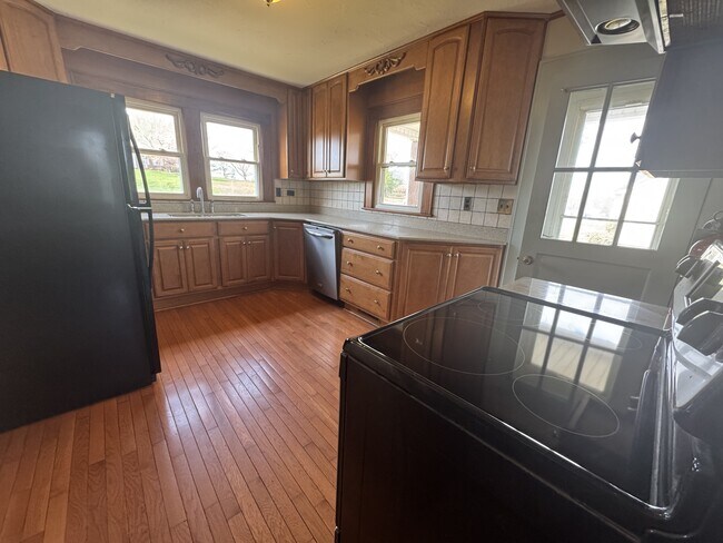 Photo - 2450 Sparta Rd