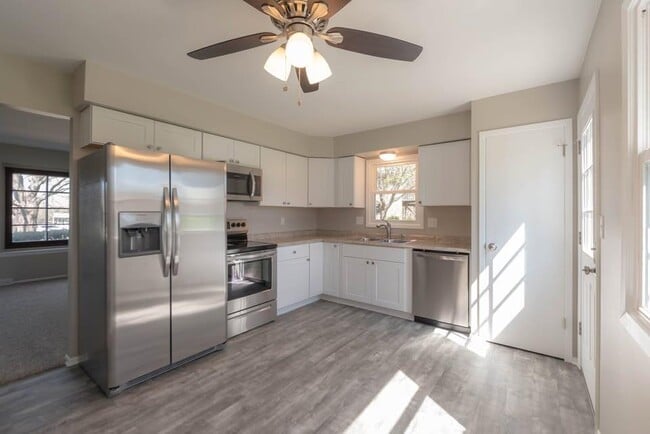 Building Photo - 734 Normandy Cir