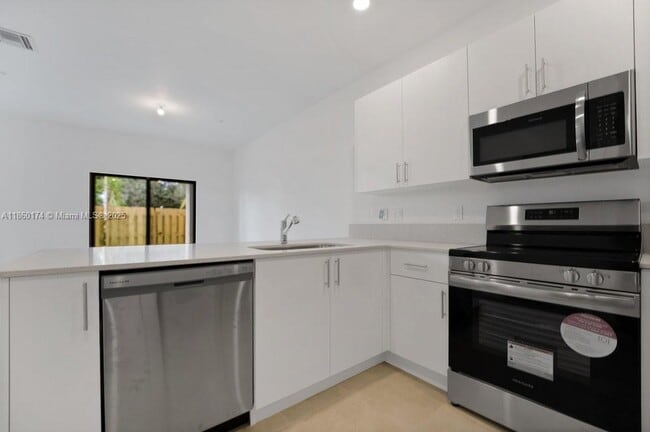 Photo - 250 SW 159th Ln