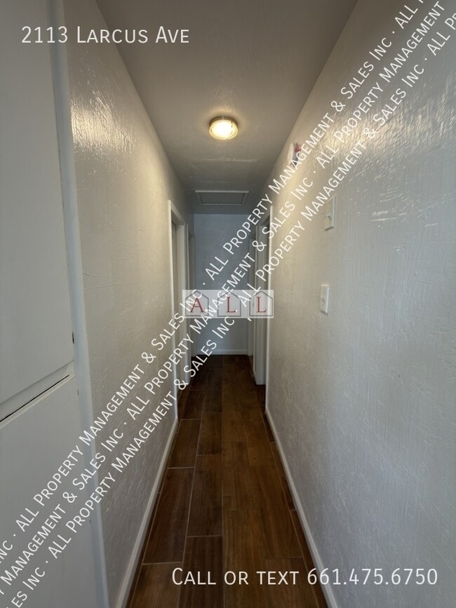 Photo - 2113 Larcus Ave