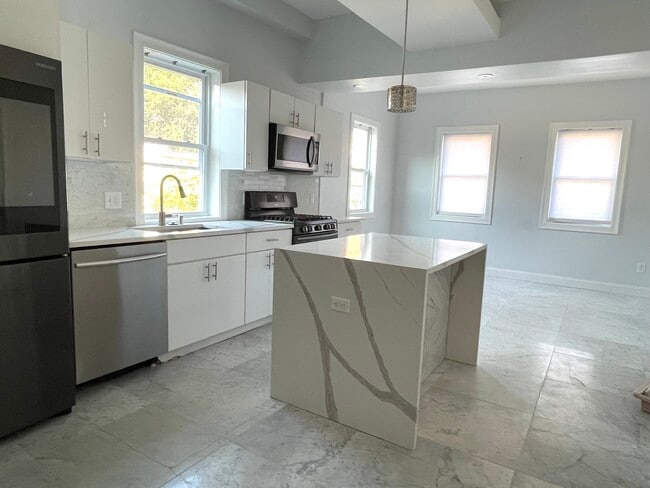 Building Photo - 146 Columbia St Unit 1 Rental