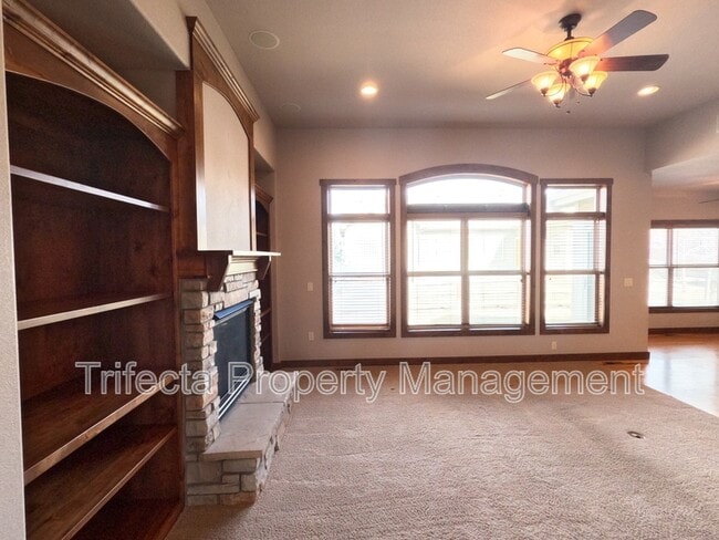 Photo - 1032 Hessen Dr
