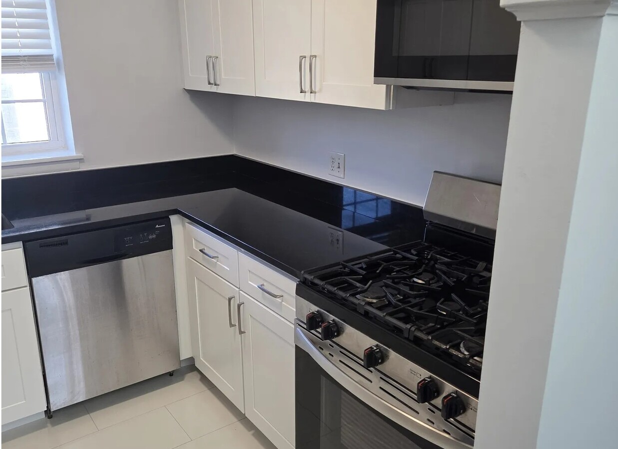 Photo - 190 Lake Shore Rd, #2 Unidad 2