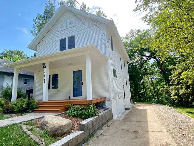 Building Photo - 2026 10th St