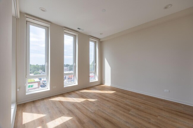 3207 N Narragansett Ave Unit 406