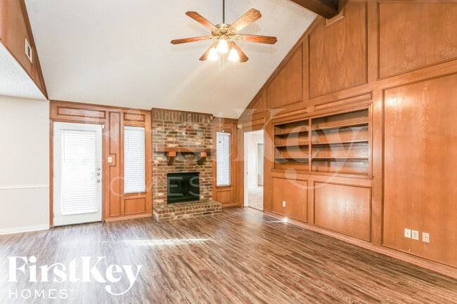 Photo - 2104 Homecraft Dr