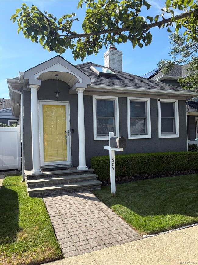 607 Lincoln Blvd