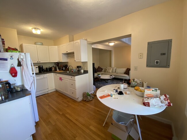 Photo - 295 Beacon St Casa