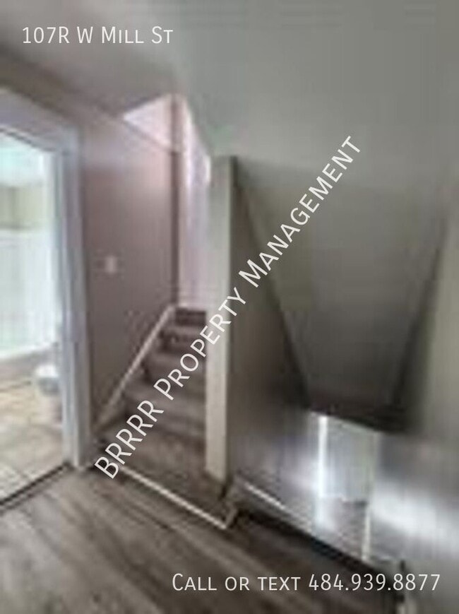 Photo - 107 W Mill St