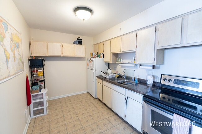 Building Photo - 6619 N Sheridan Rd Unit 505