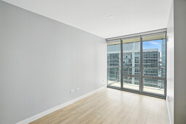 Photo - 319 E Wacker Dr