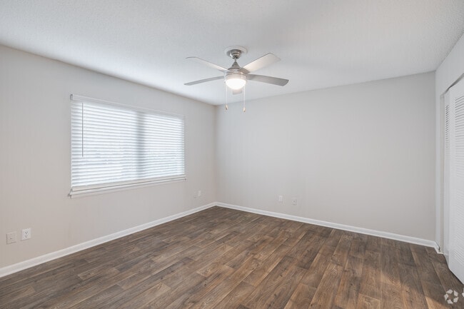 3BR, 1BA - 1,037SF - Primary Bedroom