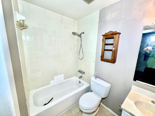 Photo - 6047 32nd St N