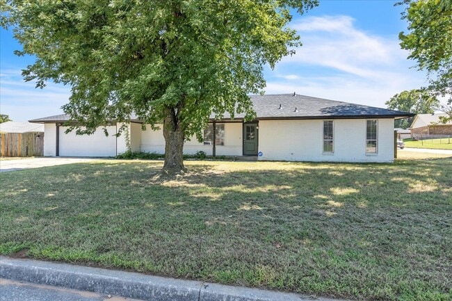 Building Photo - 9800 Willow Wind Dr Rental