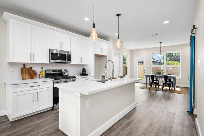 Photo - 8016 Willow St