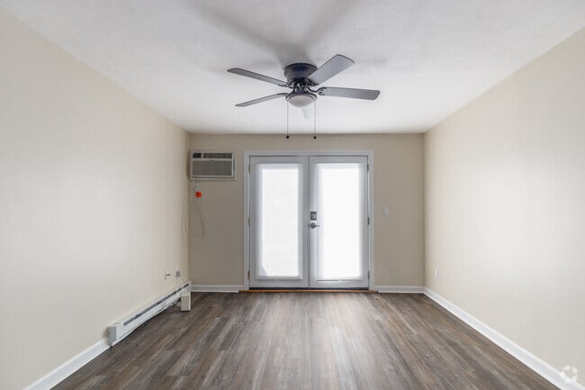 2BR, 1BA - 1,000SF - Living Room - Windjammer Apartments