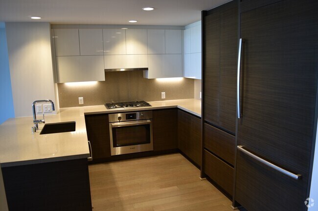 Building Photo - Spacious Luxury One Bedroom - Insignia Unit 302N Rental