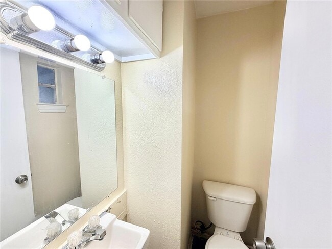 Photo - 6257 Manor Rd Unit B