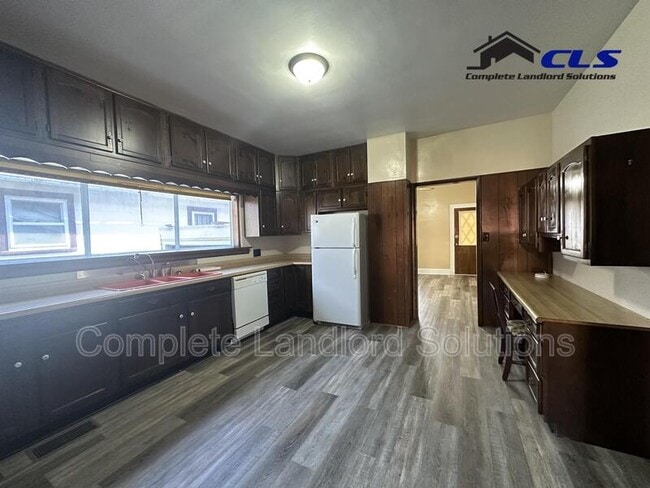 Photo - 1516 Woodley Ave