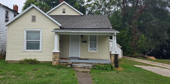 Building Photo - 657 New Unit A