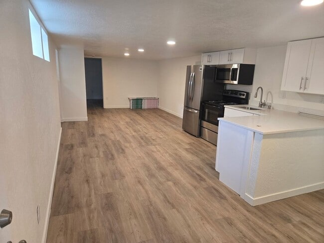 Building Photo - Garland Triplex Unit 3